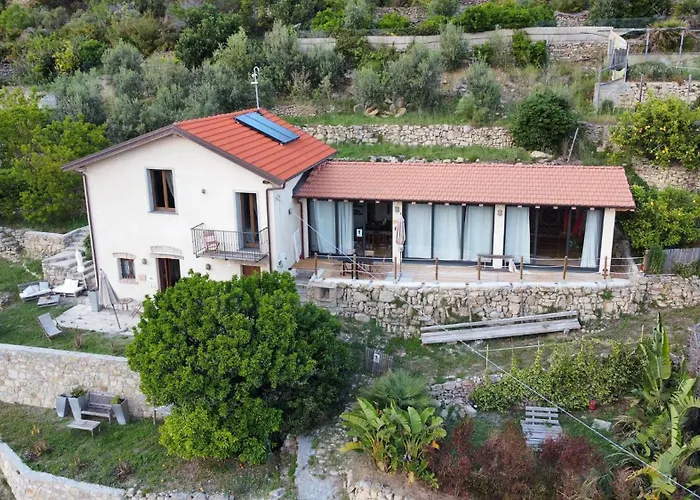 Agrilunassa Eco Guesthouse&cottage 3*